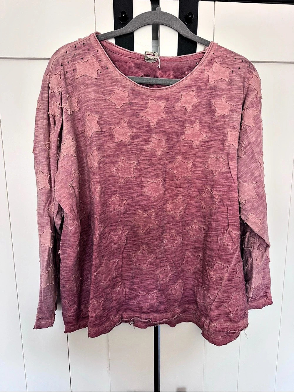 Magnolia Pearl Star Child Applique Tee Long Sleeve Top in Pink